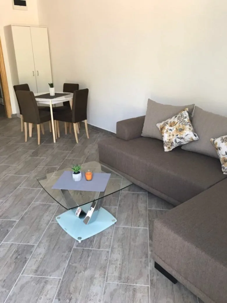 Izdavanje, garsonjera, 34m², Đenovići, Herceg Novi