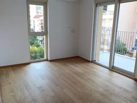 Prodaja, dvosoban stan, 65m², Centar, Budva - image 4