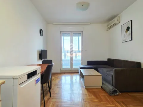 Prodaja, jednosoban stan, 40m², Stari Aerodrom, Podgorica - image 1