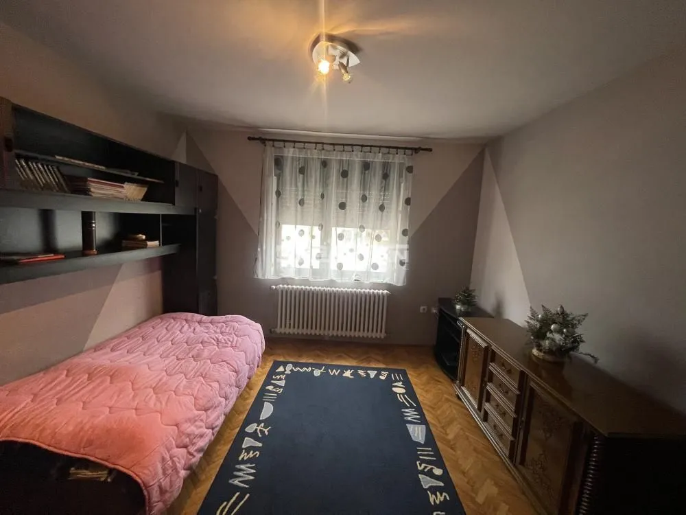 Prodaja, kuća, 363m², Centar, Zrenjanin