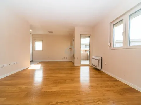 Rent, office space, 95m², Central Point, Podgorica - image 2