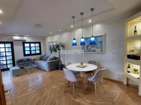 Prodaja, četvorosoban stan, 96m², Vračar Centar, Vračar Sve Podlokacije - image 1