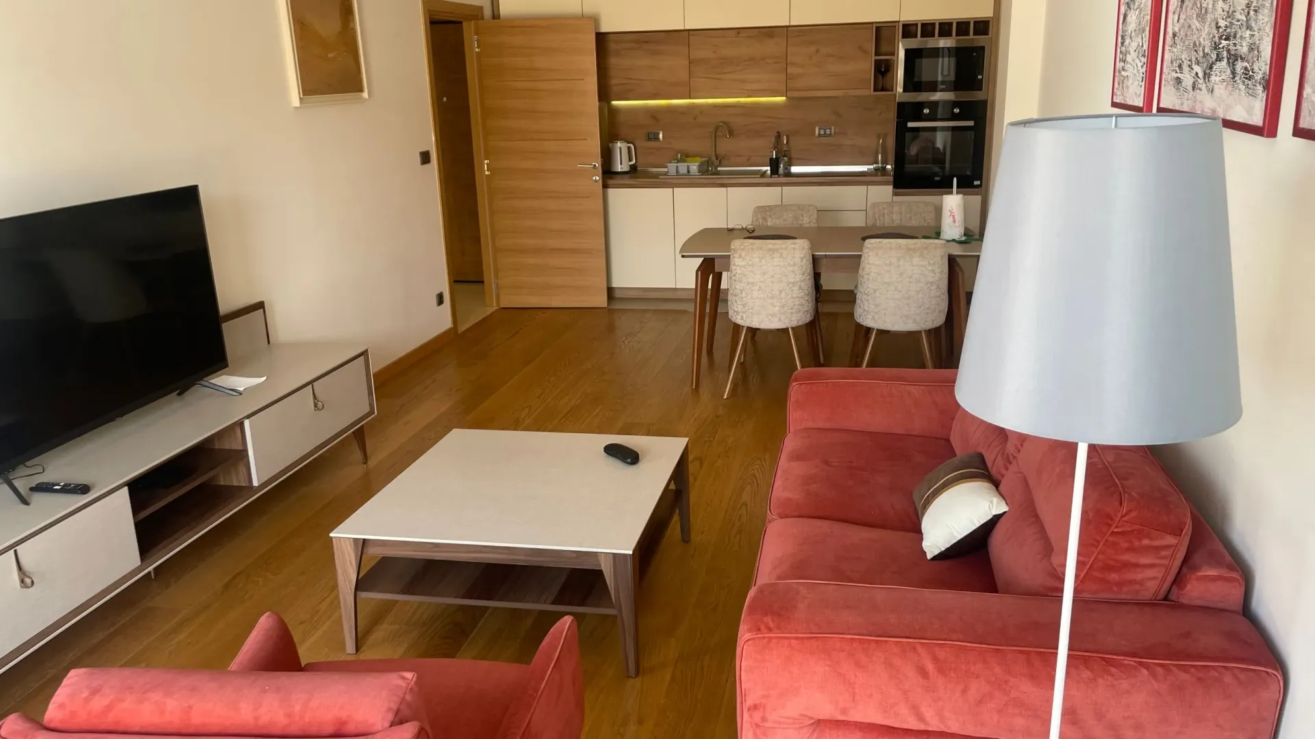 Izdavanje, dvosoban stan, 75m², Podgorica, Crna Gora