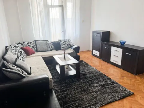 Izdavanje, dvosoban stan, 65m², Centar, Podgorica