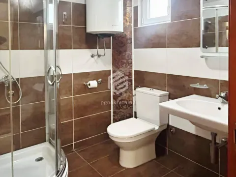 Izdavanje, kuća, 220m², Konik, Podgorica - image 10