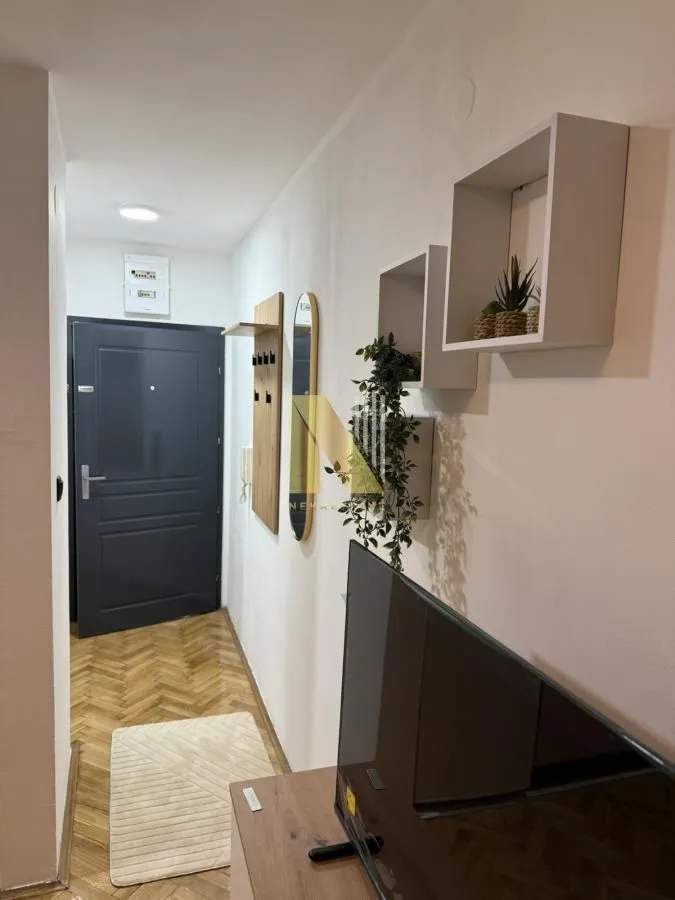 Izdavanje, garsonjera, 21m², Grbavica, Novi Sad Sve Podlokacije