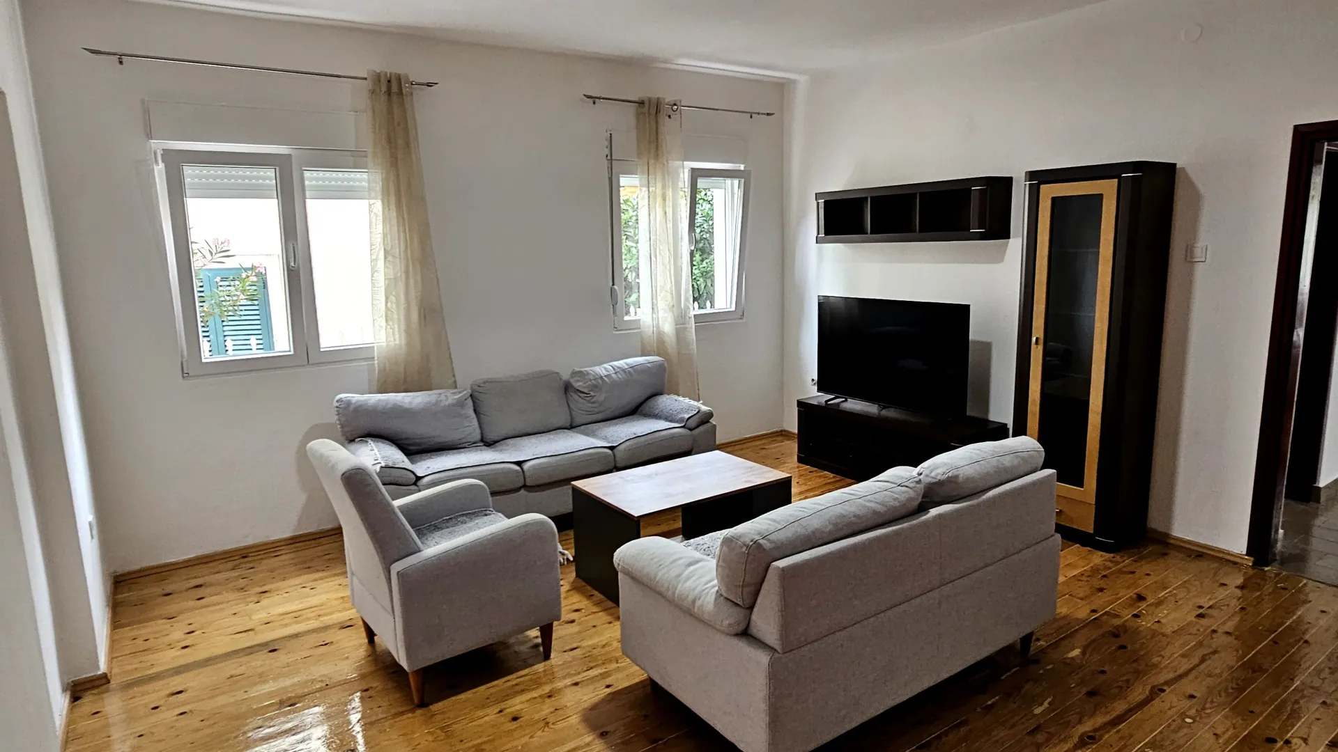 Rent, two bedroom apartment, 75m², Dobrota, Kotor