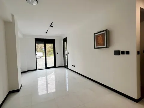 Izdavanje, jednosoban stan, 42m², Zagorič, Podgorica - image 3
