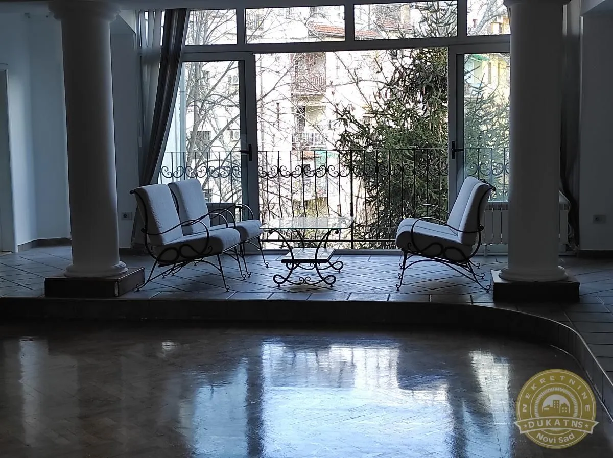 Prodaja, četvorosoban stan, 213m², Centar, Novi Sad
