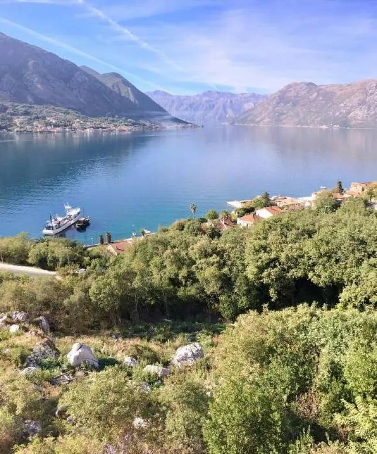 Prodaja, plac, 2700m², Dobrota, Kotor
