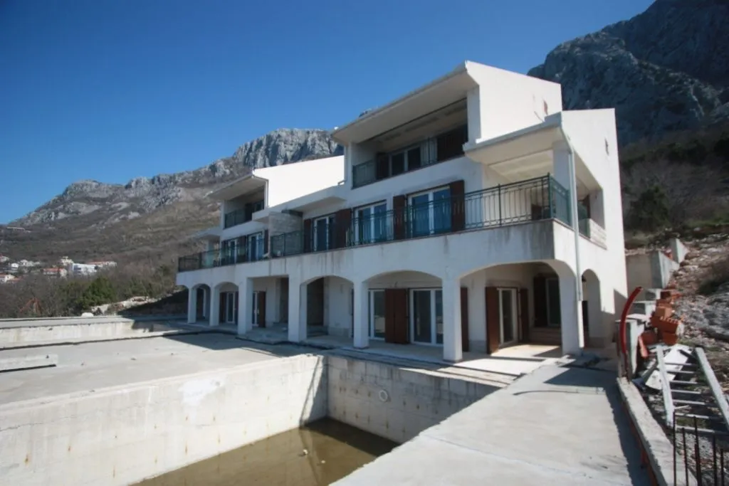 Sale, house, 1100m², Blizikuće, Budva