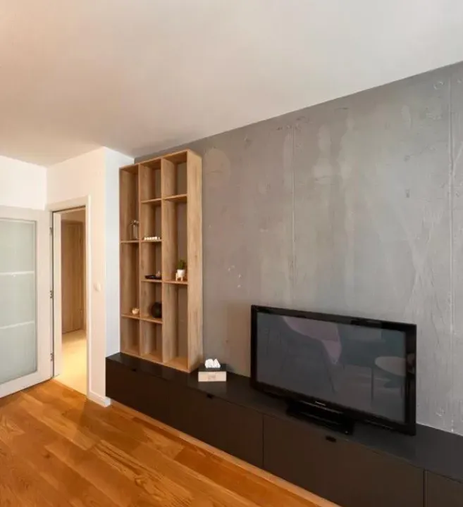 Izdavanje, jednosoban stan, 49m², Central Point, Podgorica