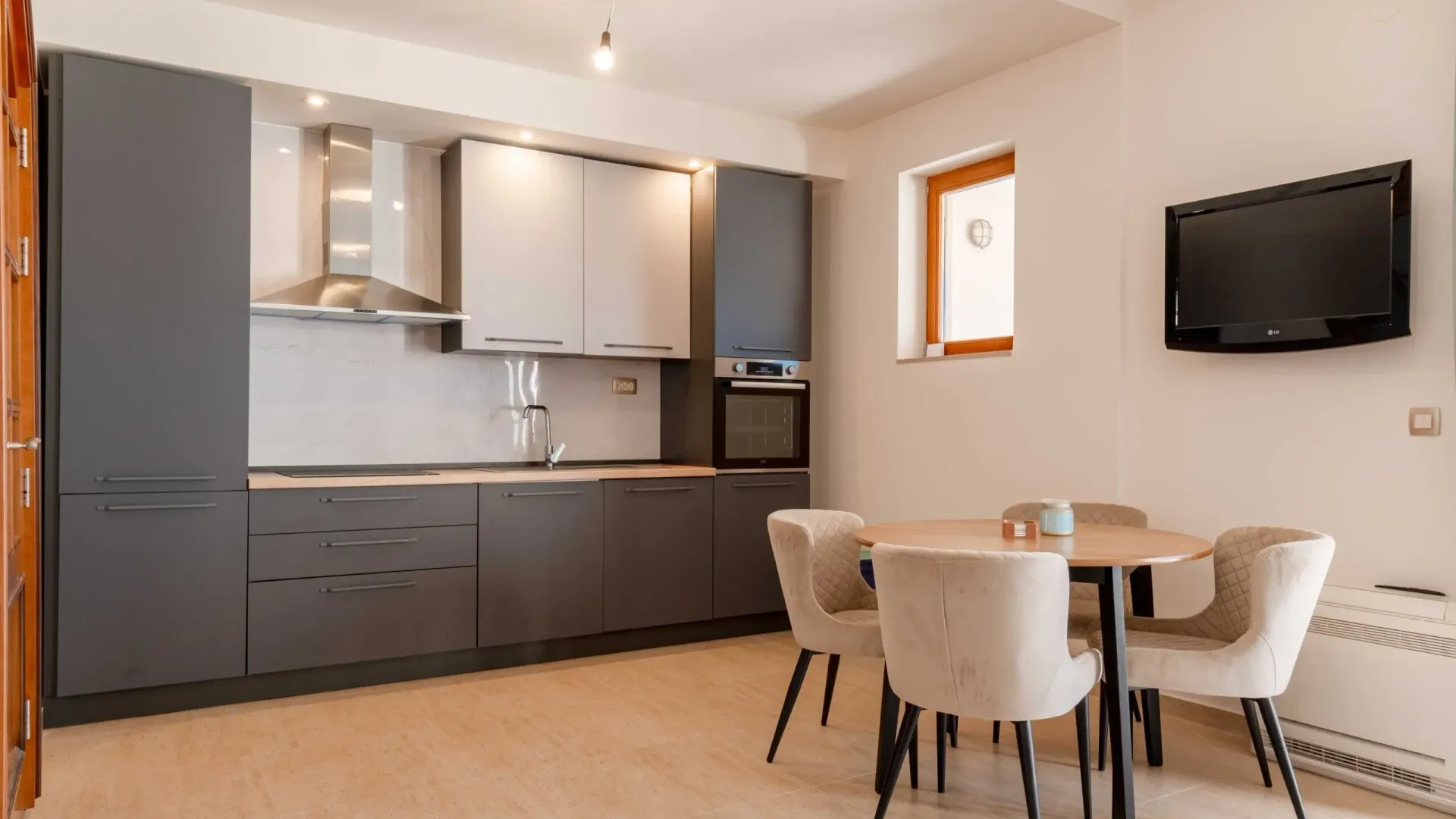Prodaja, dvosoban stan, 106m², Dobrota, Kotor