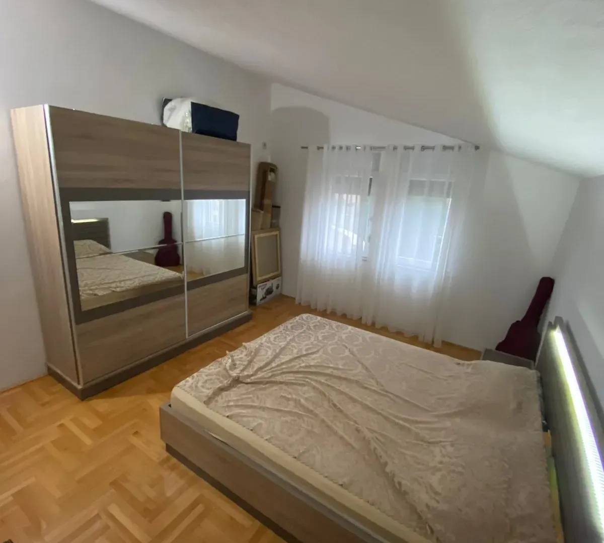 Izdavanje, kuća, 250m², Karaburško Polje, Podgorica