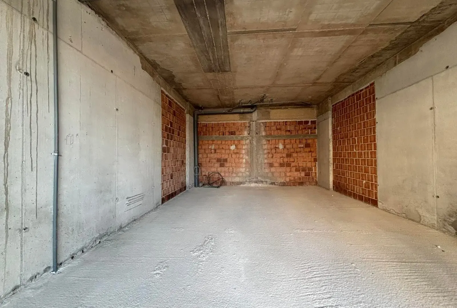 Izdavanje, poslovni prostor, 100m², Stari Aerodrom, Podgorica