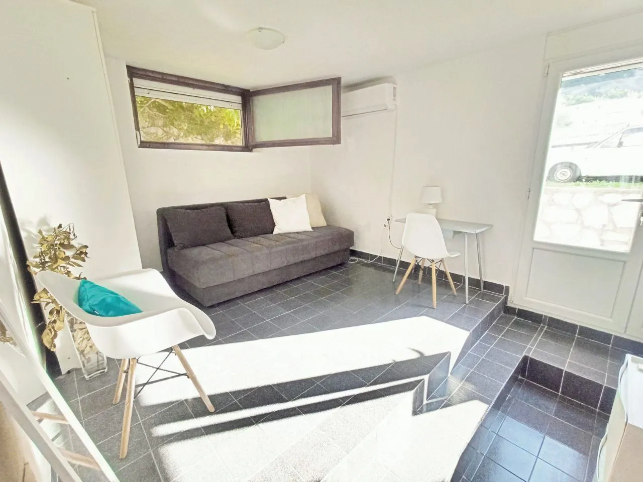 Izdavanje, garsonjera, 25m², Lazi, Budva