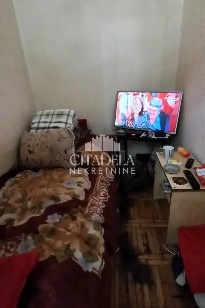 Prodaja, dvosoban stan, 42m², Kneževac, Beograd