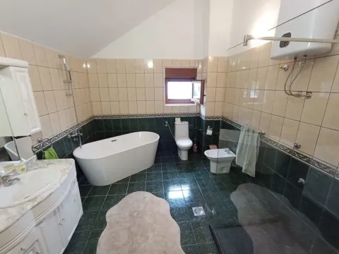 Izdavanje, kuća, 300m², Gorica C, Podgorica - image 4