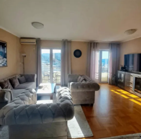 Rent, apartment, 81m², Bečići, Budva