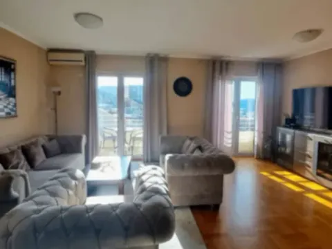 Rent, apartment, 81m², Bečići, Budva - image 3