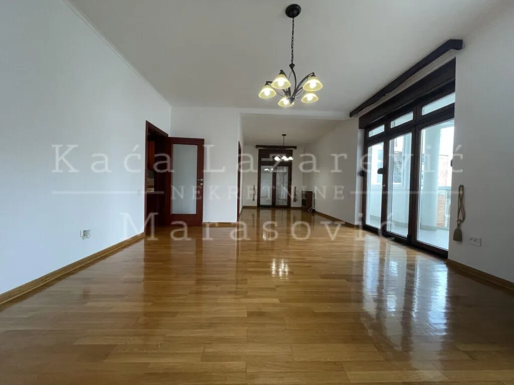 Izdavanje, trosoban stan, 126m², Savski Venac, Beograd