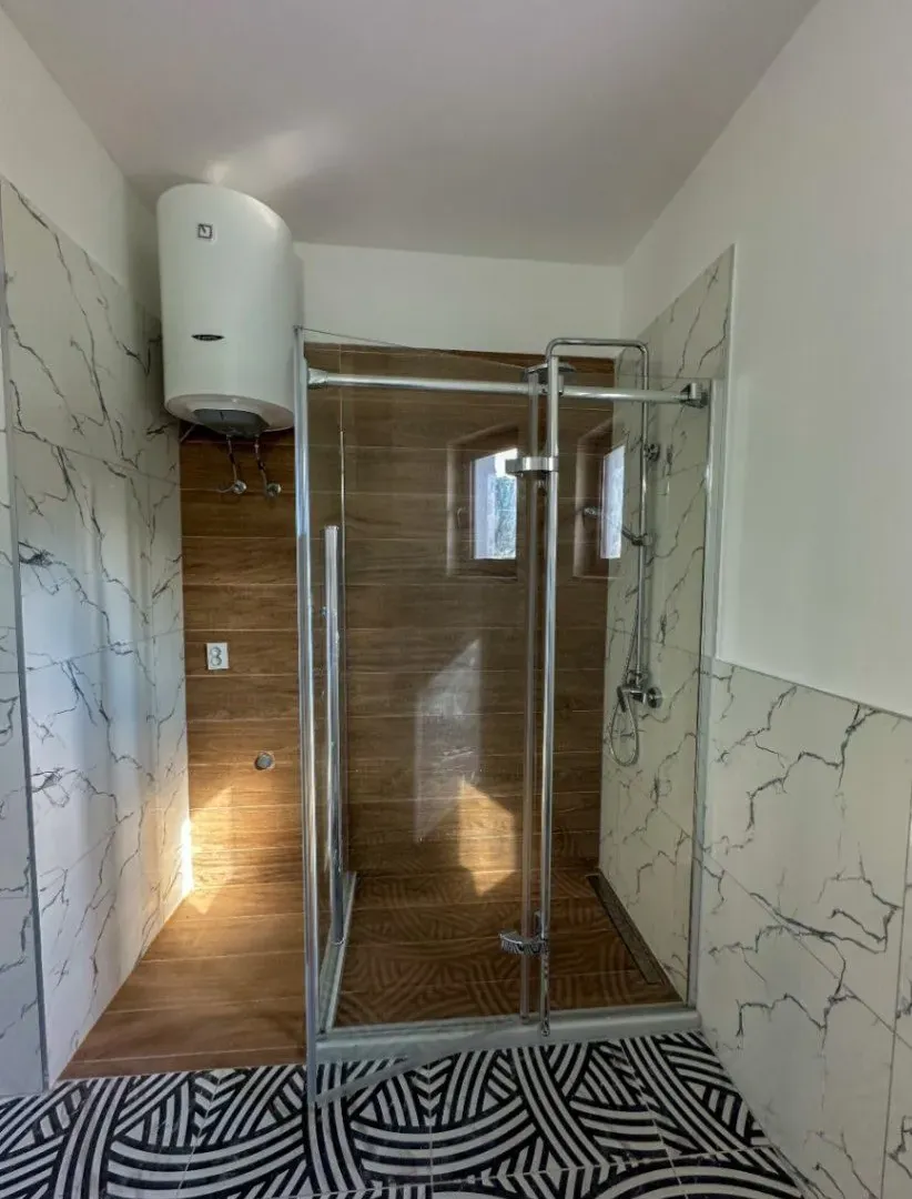 Prodaja, kuća, 343m², Obala Morače, Podgorica