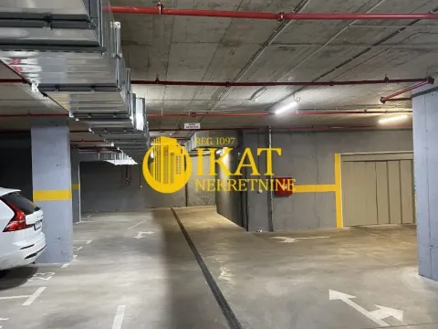 Parking garaža in Crveni Krst