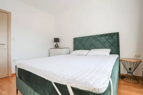 Rent, two bedroom apartment, 64m², Bečići, Budva - image 4