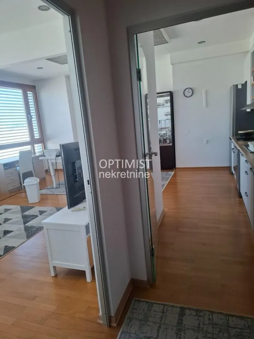 Izdavanje, četvorosoban stan, 100m², Tašmajdan, Palilula Sve Podlokacije