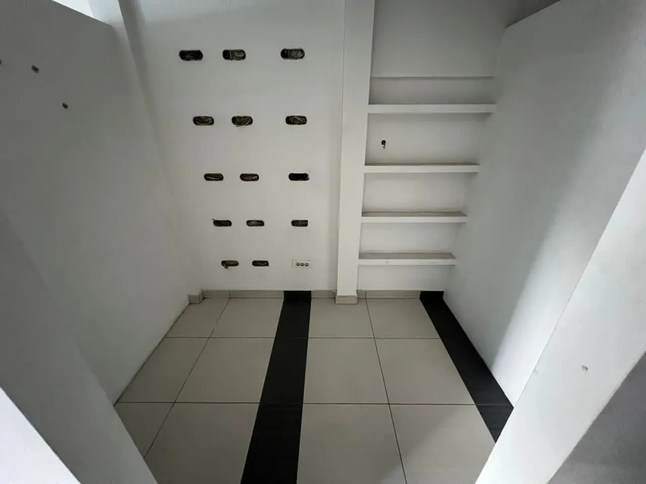 Prodaja, poslovni prostor, 91m², Vezirov Most, Podgorica