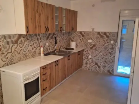 Izdavanje, kuća, 200m², Cijevna, Podgorica - image 5