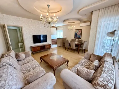 Izdavanje, trosoban stan, 100m², City Kvart, Podgorica - image 7