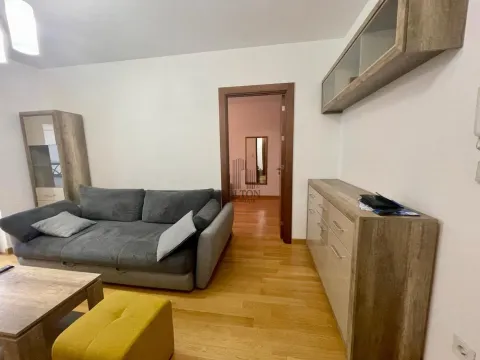 Izdavanje, dvosoban stan, 45m², Vračar, Šid - image 2