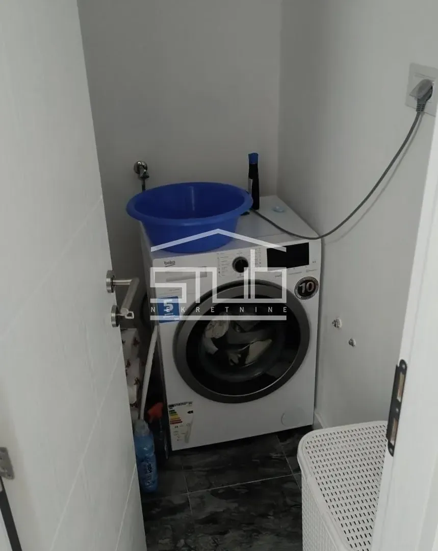 Prodaja, trosoban stan, 76m², Centar, Pančevo