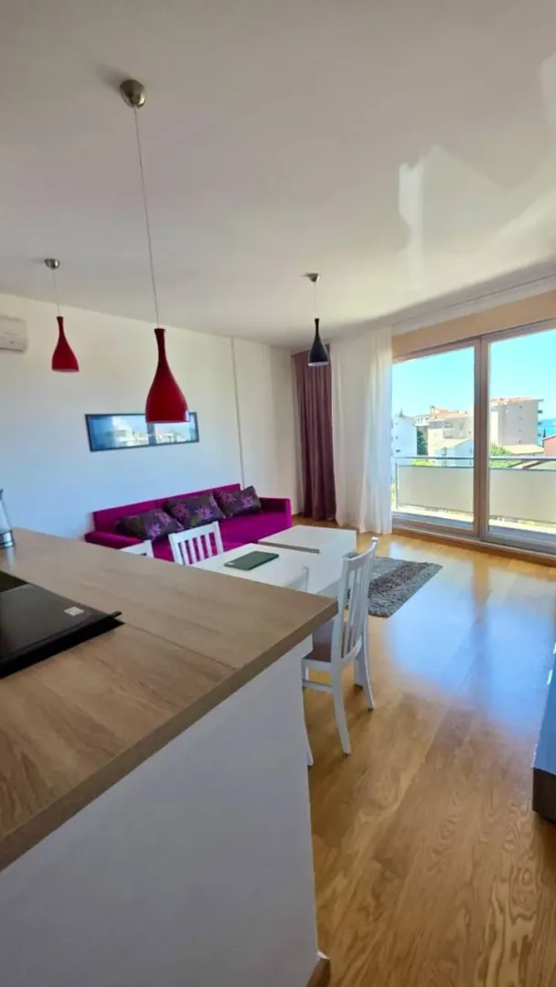 Rent, two bedroom apartment, 70m², Bečići, Budva