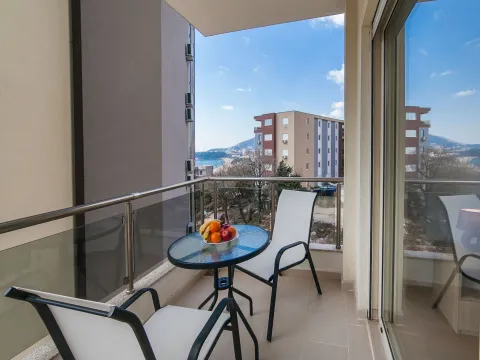 Rent, apartment, 63m², Bečići, Budva - image 3