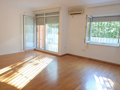 Prodaja, poslovni prostor, 48m², Preko Morače, Podgorica - image 4