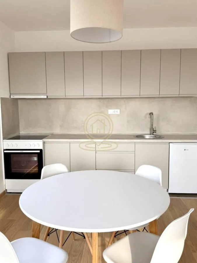 Izdavanje, dvosoban stan, 56m², Medijana, Niš
