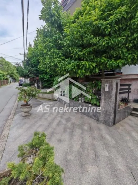 Izdavanje, kuća, 360m², Voždovac Sve Podlokacije, Beograd