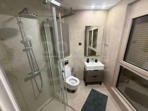Rent, two bedroom apartment, 90m², Tivat, Crna Gora - image 8