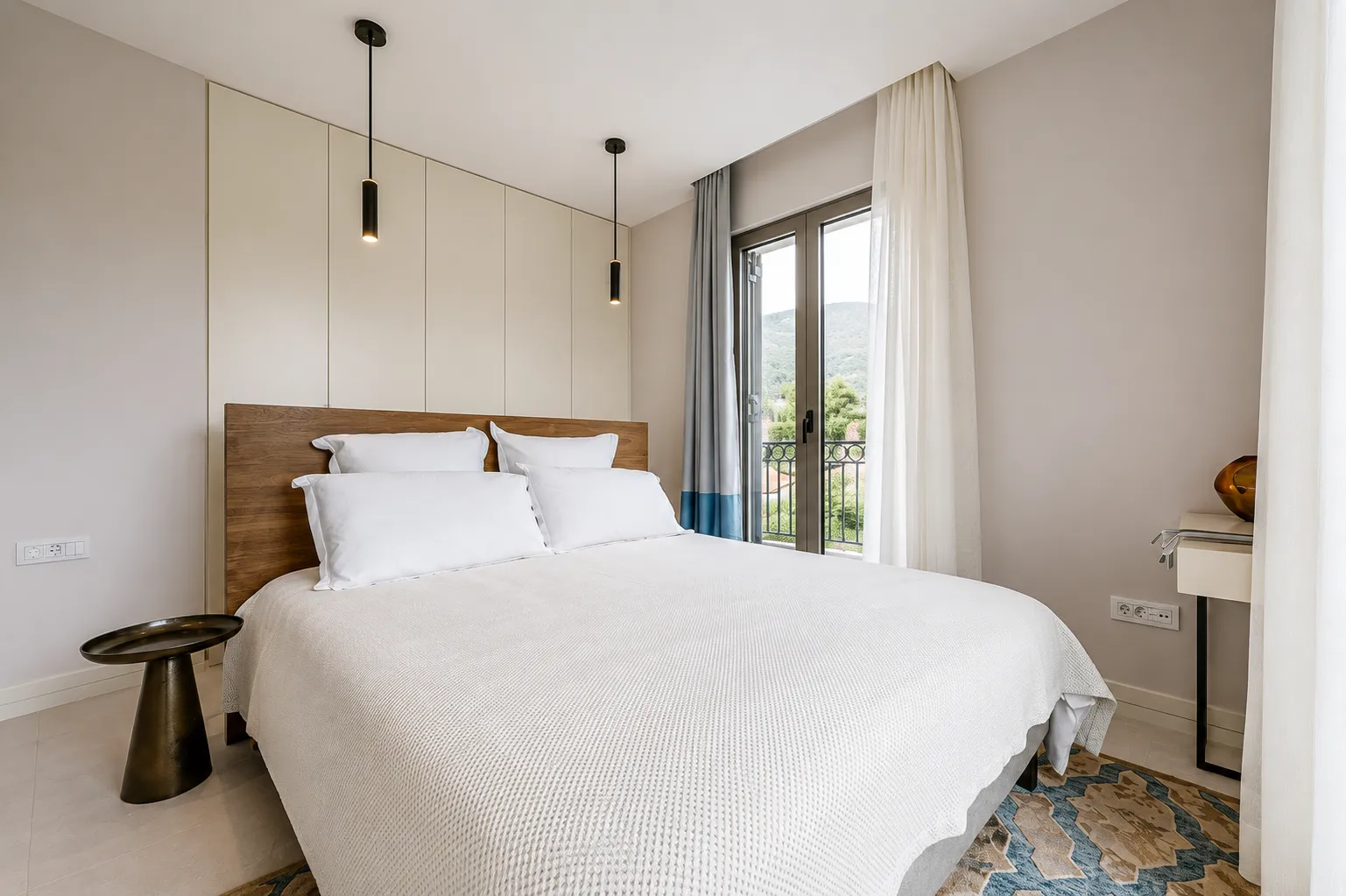Izdavanje, dvosoban stan, 102m², Porto Montenegro, Tivat