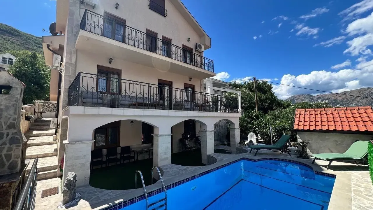 Prodaja, kuća, 300m², Prčanj, Kotor