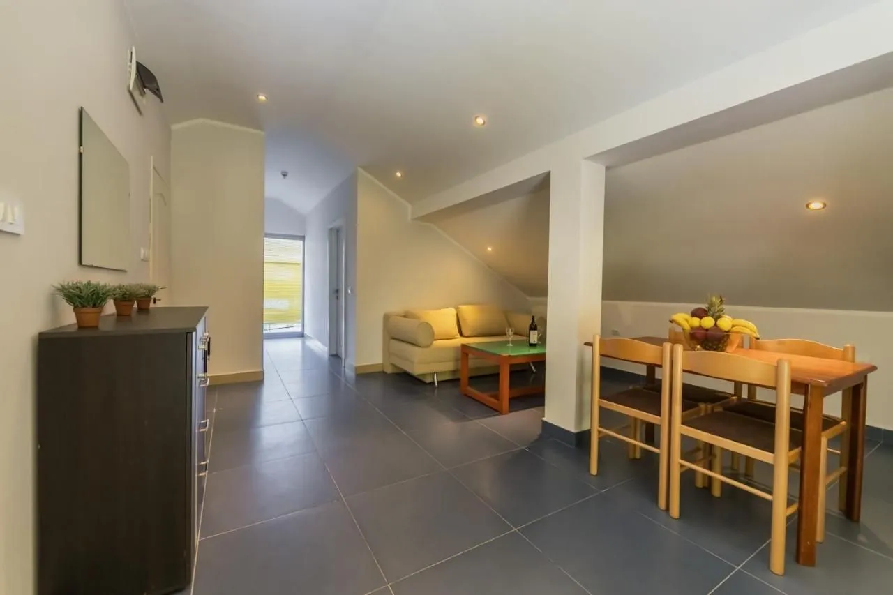 Sale, house, 220m², Đuraševići, Tivat