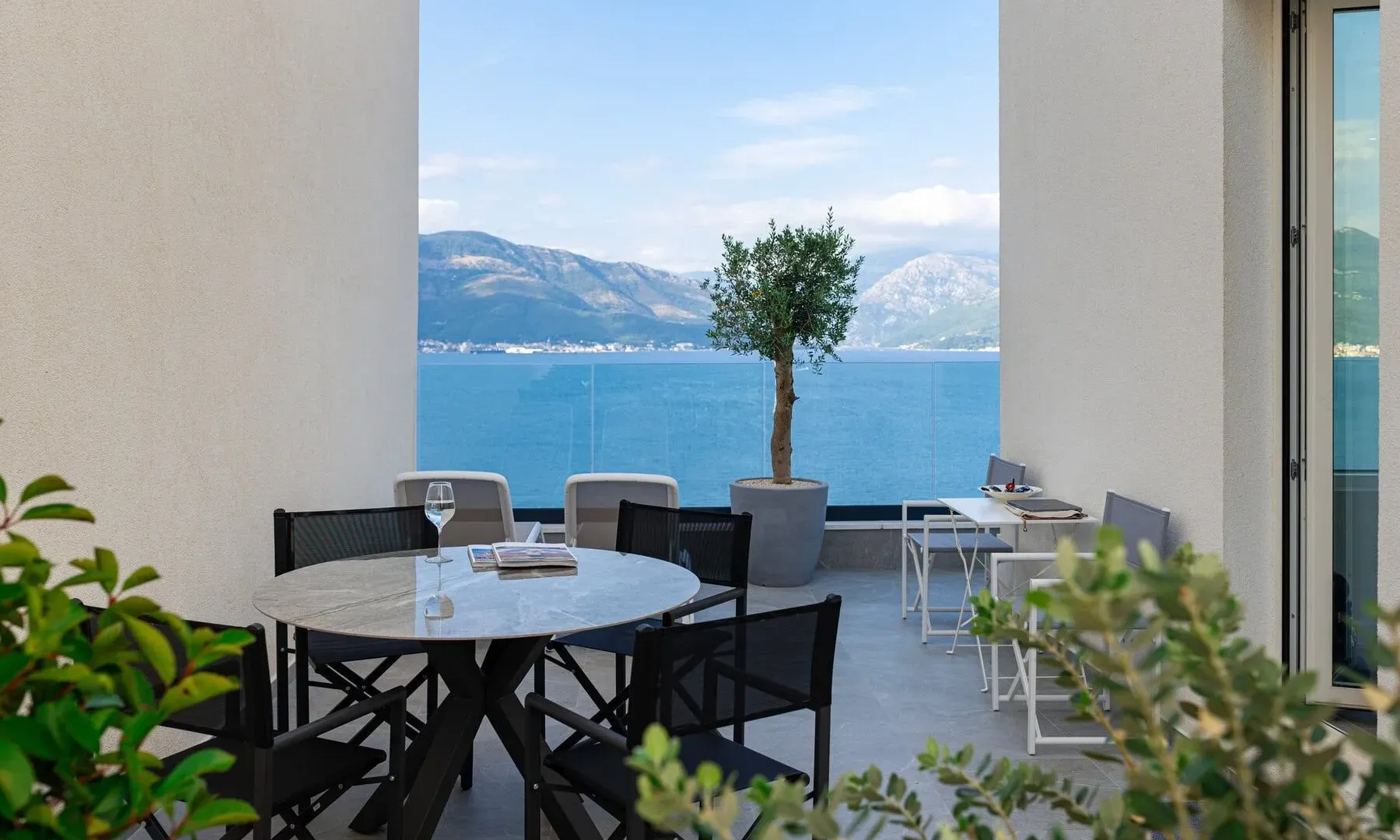 Rent, one bedroom apartment, 144m², Krašići, Tivat