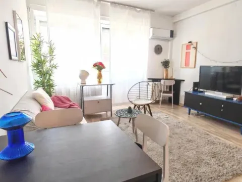 Rent, two bedroom apartment, 40m², Stari Grad, Beograd - image 2