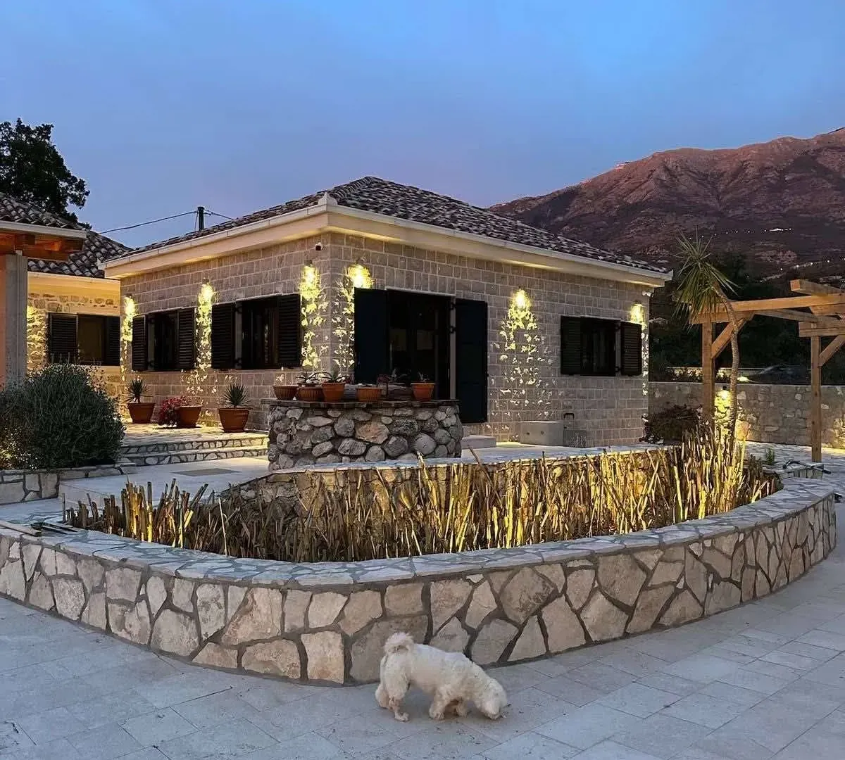 Sale, house, 251m², Radanovići, Kotor