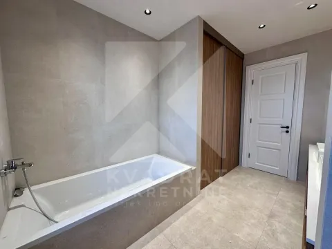 Izdavanje, kuća, 230m², Gornja Gorica, Podgorica - image 43