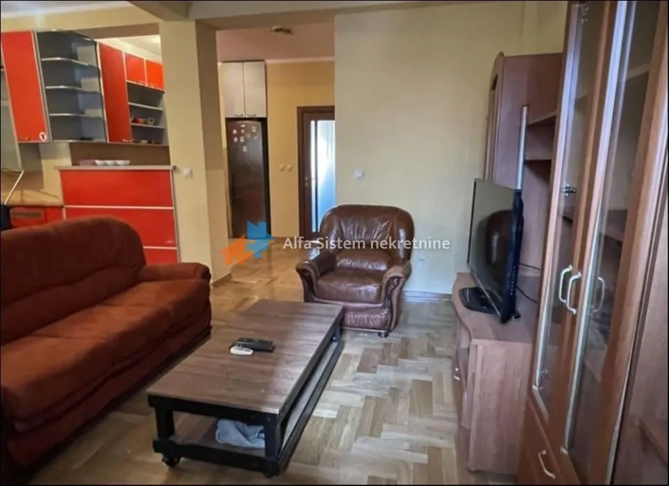 Izdavanje, trosoban stan, 65m², Južni Bulevar, Vračar Sve Podlokacije