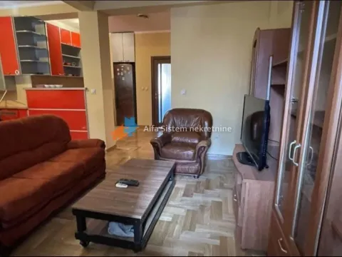 Izdavanje, trosoban stan, 65m², Južni Bulevar, Vračar Sve Podlokacije - image 2