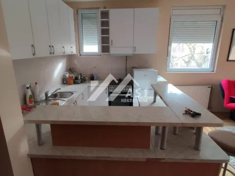 Izdavanje, četvorosoban stan, 110m², Železnička Stanica, Novi Sad Sve Podlokacije - image 7